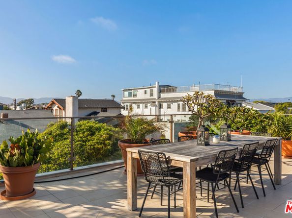 24 Clubhouse Avenue, Venice CA 90291