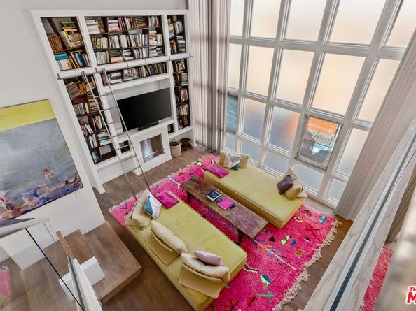 24 Clubhouse Avenue, Venice CA 90291