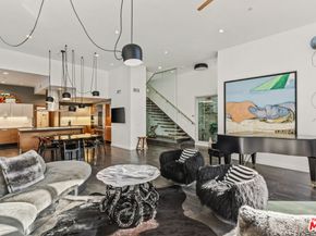 24 Clubhouse Avenue, Venice CA 90291