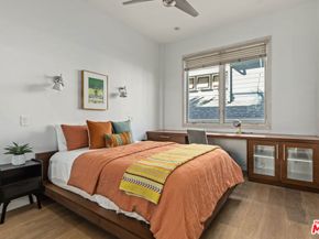 24 Clubhouse Avenue, Venice CA 90291