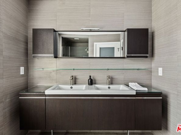 24 Clubhouse Avenue, Venice CA 90291