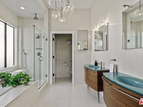 24 Clubhouse Avenue, Venice CA 90291