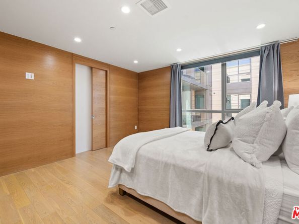 1755 Ocean Avenue 811, Santa Monica CA 90401
