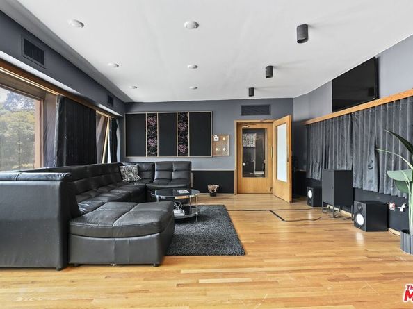 5940 Manola Way, Los Angeles CA 90068