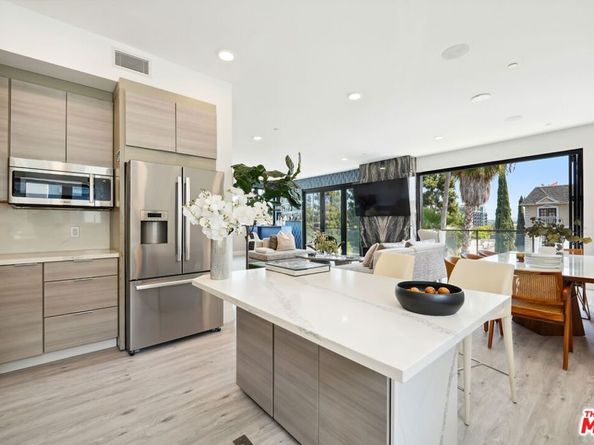 137 N Doheny Drive, West Hollywood CA 90048