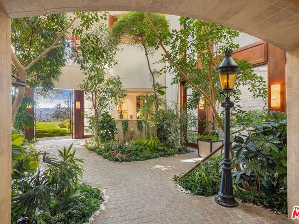 1101 Bel Air Place, Los Angeles CA 90077