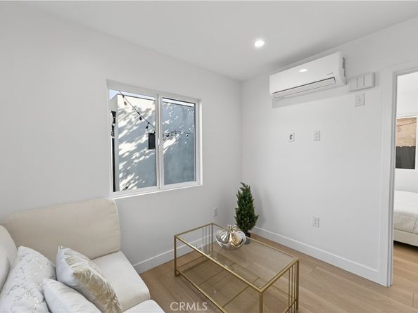 11113 1/2 S Budlong Avenue, Los Angeles CA 90044