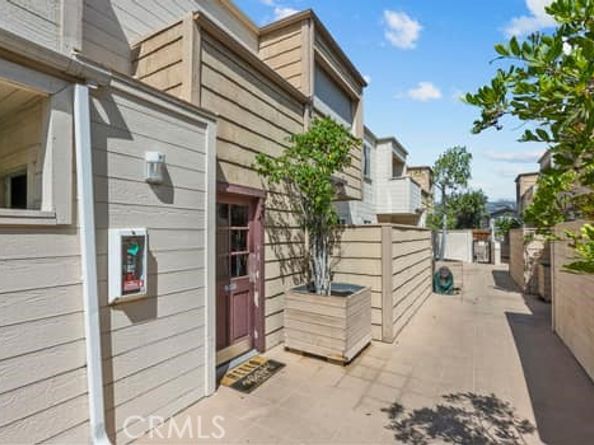 9950 Jordan Avenue 10, Chatsworth CA 91311