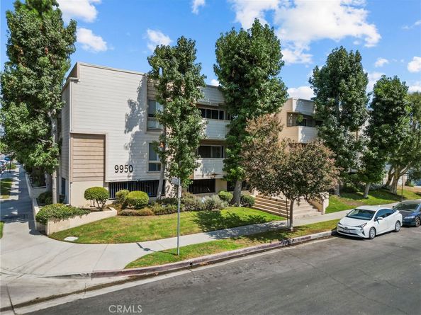 9950 Jordan Avenue 10, Chatsworth CA 91311
