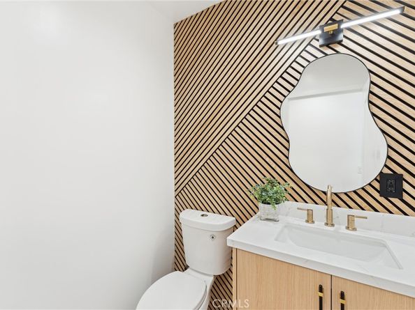 3945 S Norton Avenue, Los Angeles CA 90008