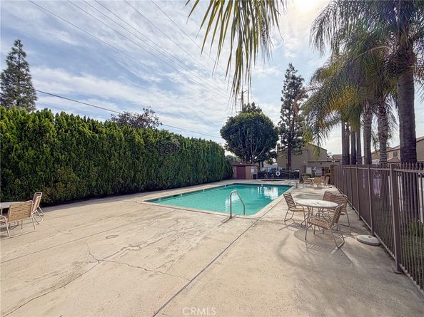 555 S Azusa, Azusa CA 91702