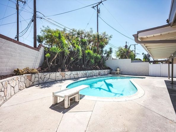 5718 N Galanto, Azusa CA 91702