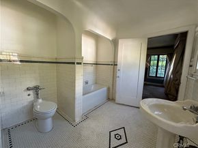 2329 N Edgemont, Los Angeles CA 90027