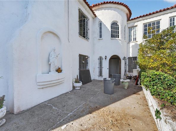 2329 N Edgemont, Los Angeles CA 90027