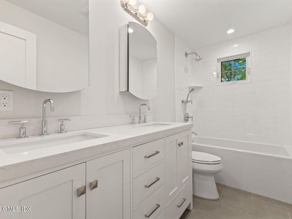64 Amherst Place, Stamford CT 06902
