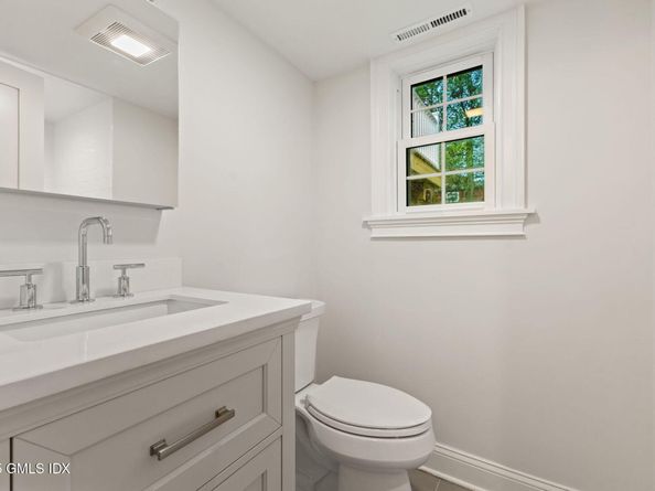 64 Amherst Place, Stamford CT 06902