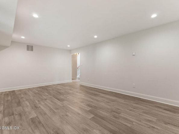 64 Amherst Place, Stamford CT 06902