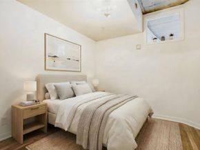 360 Nueces ST 2004, Austin TX 78701