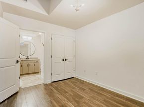 360 Nueces ST 2004, Austin TX 78701