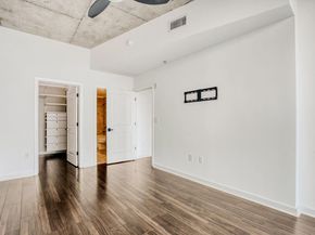 360 Nueces ST 2004, Austin TX 78701