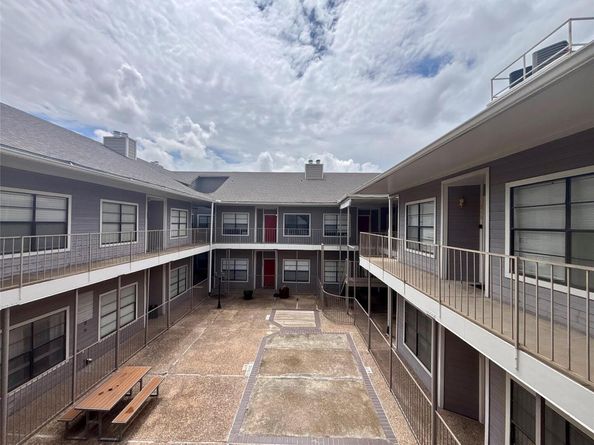 915 W 23rd ST 206, Austin TX 78705