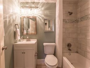 5704 Gloucester LN A, Austin TX 78723