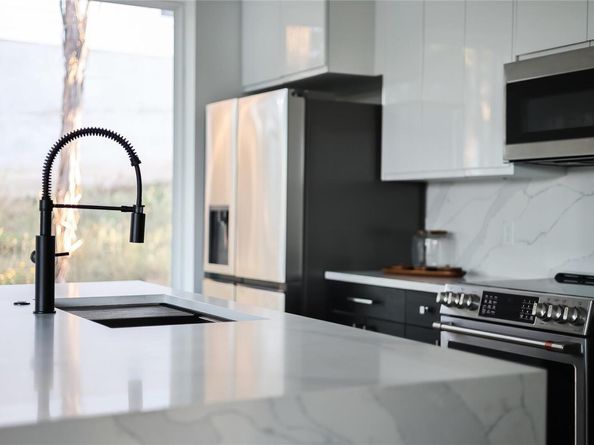 8009 Flintlock CIR, Lago Vista TX 78645