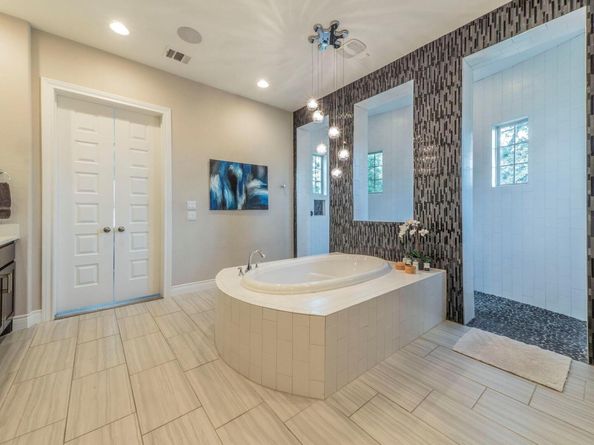 205 Standing Oak DR, Georgetown TX 78633