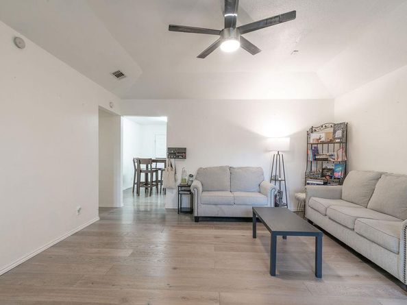 1106 Saucedo ST, Austin TX 78721