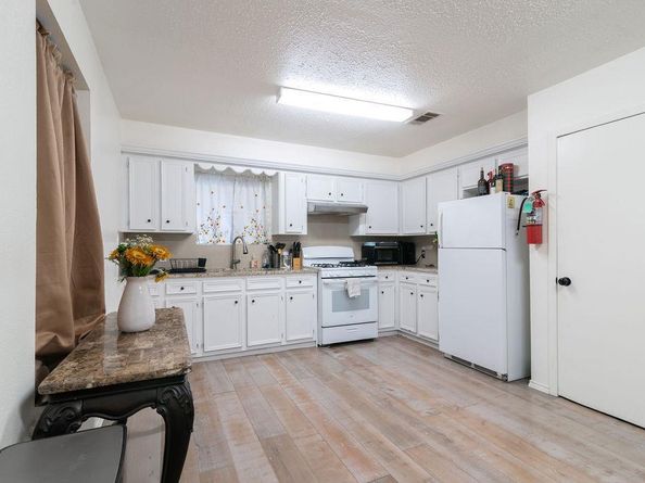 1106 Saucedo ST, Austin TX 78721