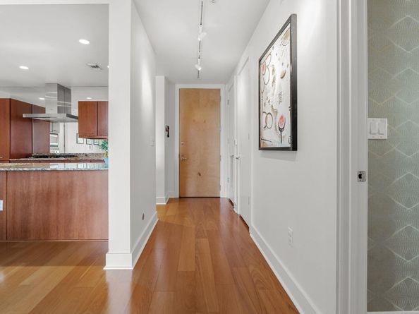 210 Lee Barton DR 308, Austin TX 78704