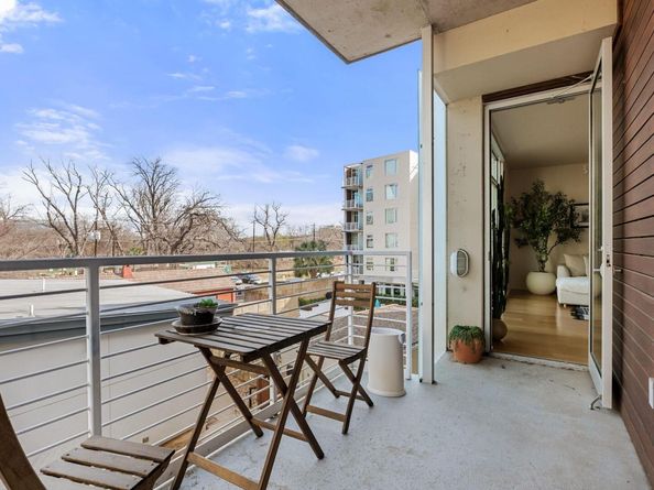210 Lee Barton DR 308, Austin TX 78704