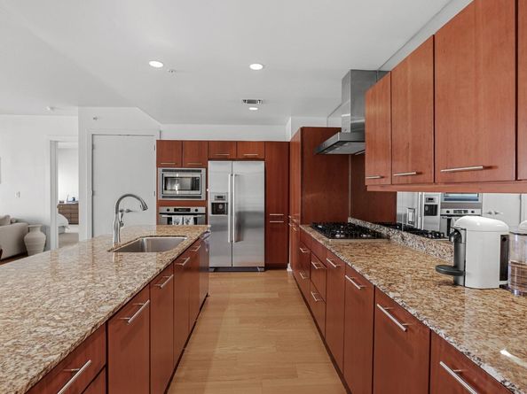 210 Lee Barton DR 308, Austin TX 78704