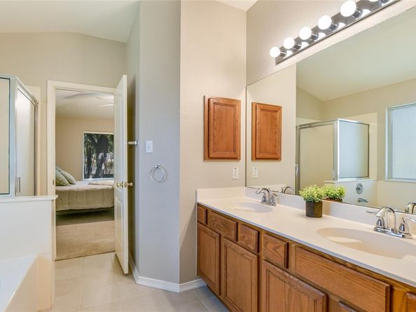 1301 Canna Lily LN, Pflugerville TX 78660