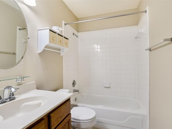 1301 Canna Lily LN, Pflugerville TX 78660