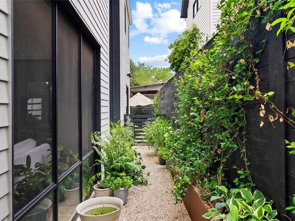 402 Crockett ST, Austin TX 78704