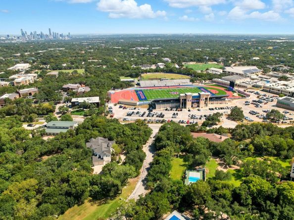 500 Konstanty CIR, West Lake Hills TX 78746