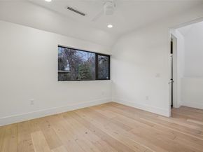 1114 Mariposa DR B, Austin TX 78704