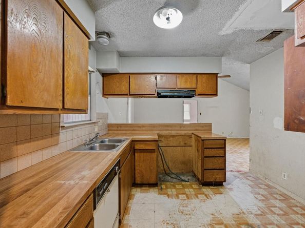 7605 Wood Cliff DR, Austin TX 78745