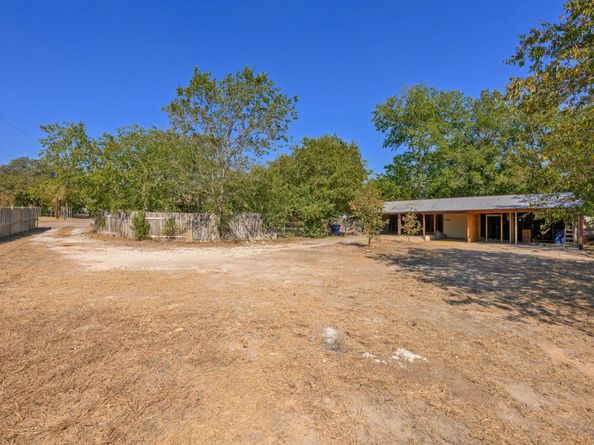 7605 Wood Cliff DR, Austin TX 78745