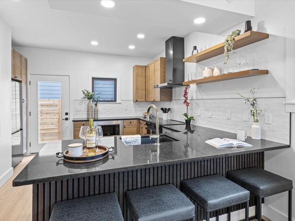 2406 W 10th ST A, Austin TX 78703