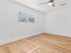 2706 Wheless LN 401, Austin TX 78723