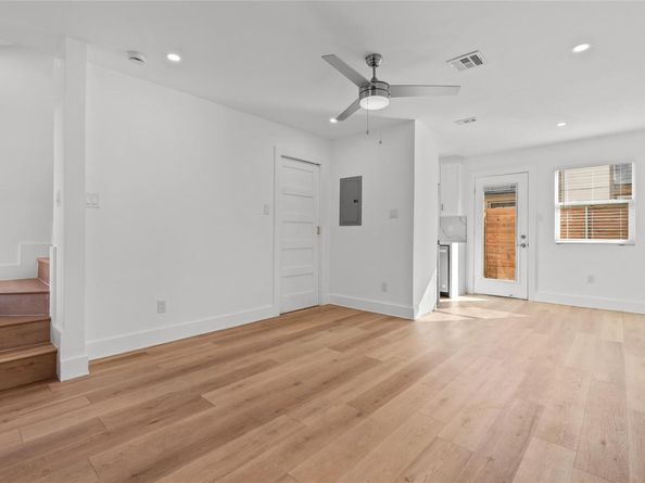 2706 Wheless LN 401, Austin TX 78723
