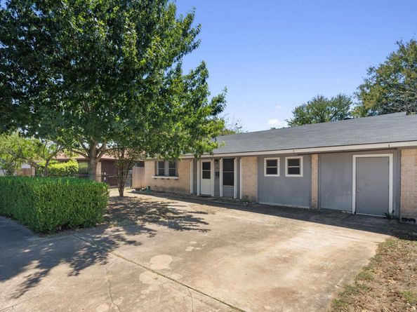 5111 Meadow Creek DR, Austin TX 78745
