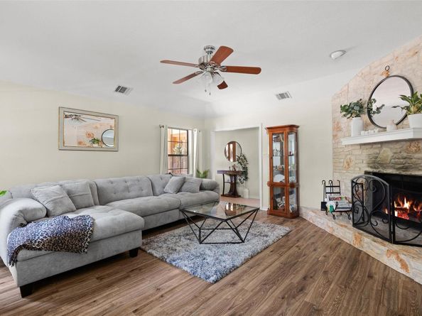 3912 Capistrano TRL, Austin TX 78739