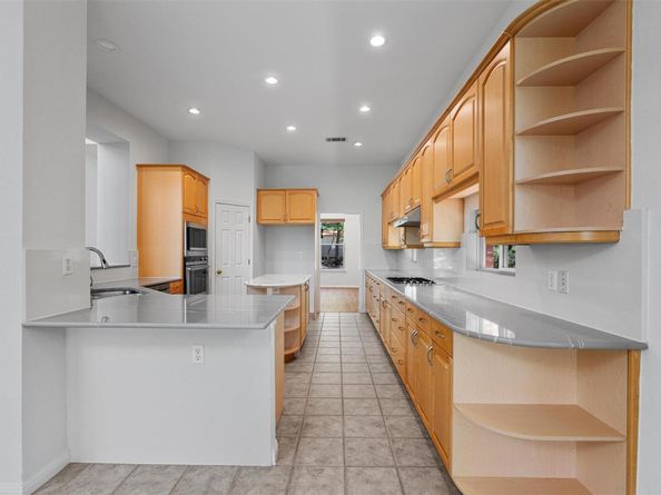 8204 Texas Plume RD, Austin TX 78759