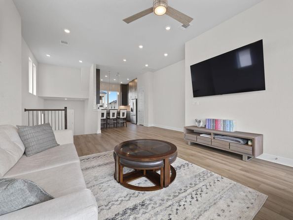 8 Doverland DR, Austin TX 78738