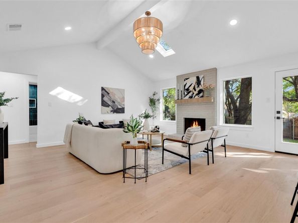 3902 Burr Oak LN, Austin TX 78727