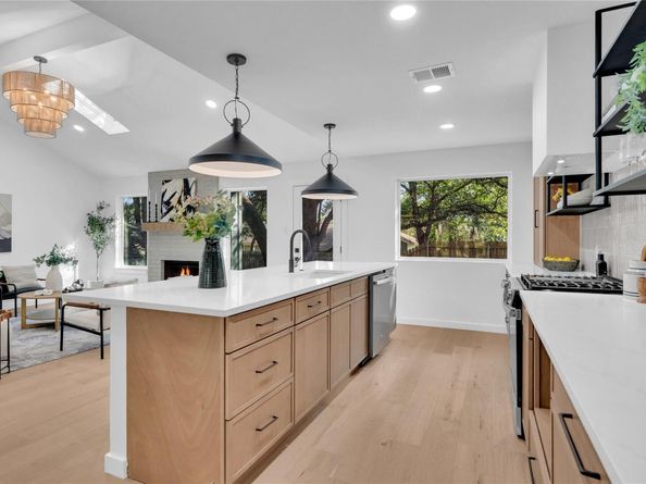 3902 Burr Oak LN, Austin TX 78727