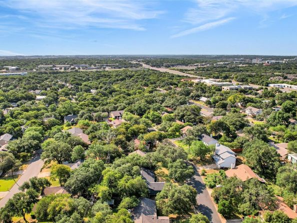 3902 Burr Oak LN, Austin TX 78727